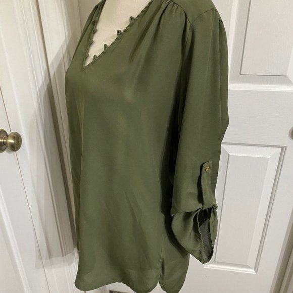 Rue 21 M Light Weight 3/4 Length Sleeves w/Button - Picture 5 of 8